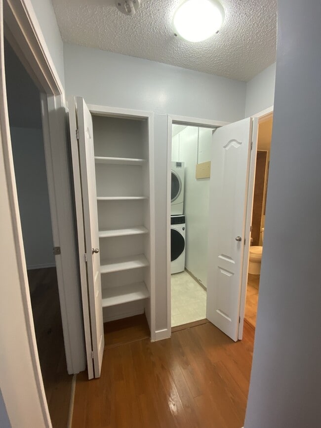 Photo - 245 Kingsmere Blvd