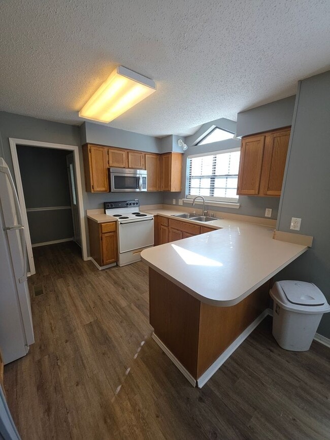 Photo - 408 Austin Cir