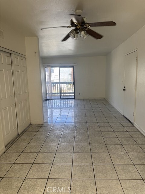 Photo - 8801 Willis Ave Unidad B6