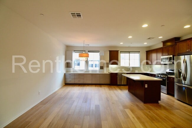 Photo - 1626 Waterlily Way