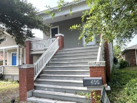 Building Photo - 610 Church St