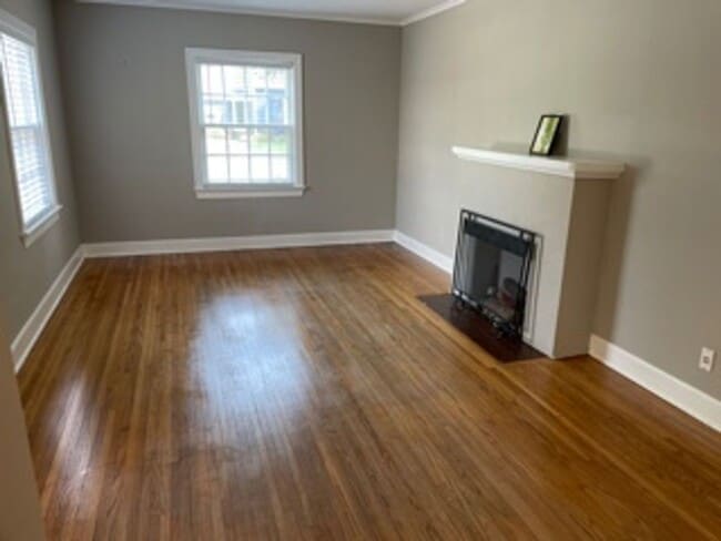 Photo - Charming and Remodeled 2 bedroom, 1 Bath within walking distance to everything on Brookside!
