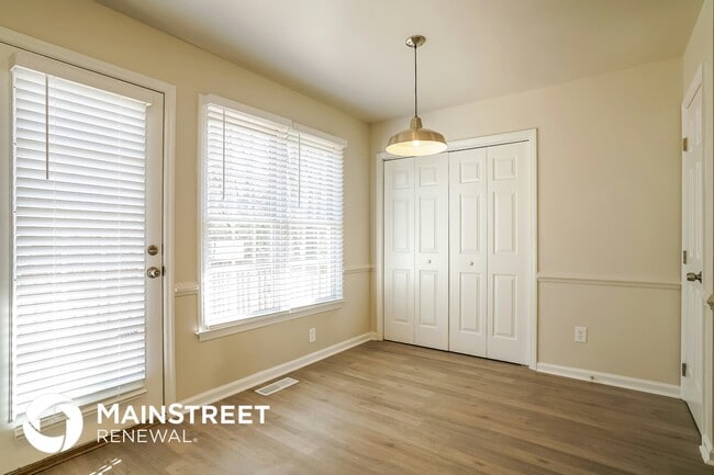Photo - 813 Lusterleaf Pl