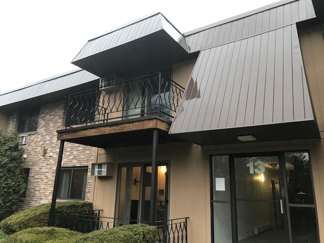 Building Photo - 13 Strawberry Bank Rd Unit 18