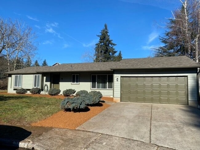 Building Photo - Cul-de-Sac Comfort Meets South Salem Charm