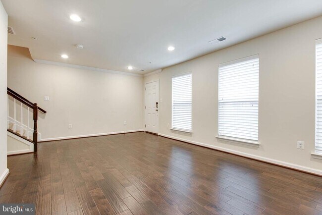 Photo - 7048 Foxton Way