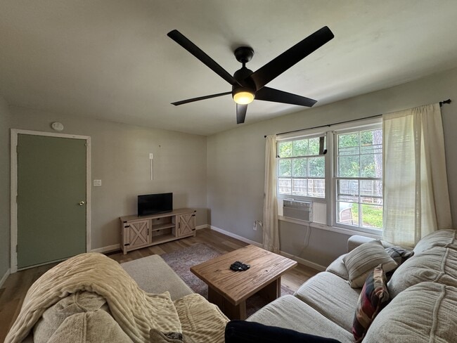 Photo - 108 Ronny Ct