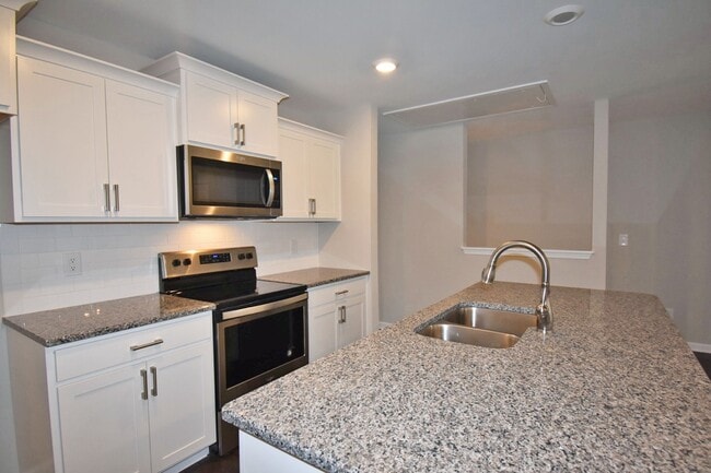 Photo - Gorgeous luxury 2BD/2.5BA M'boro townhome w/garage, washer/dryer, across from MTSU!