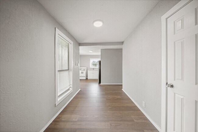 Photo - 1723 W 5th St