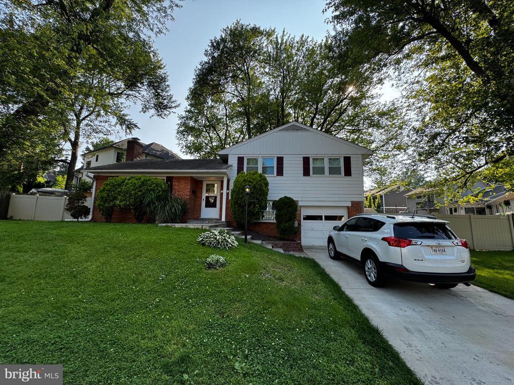 Photo - 3300 N Harrison St (Arlington, VA)