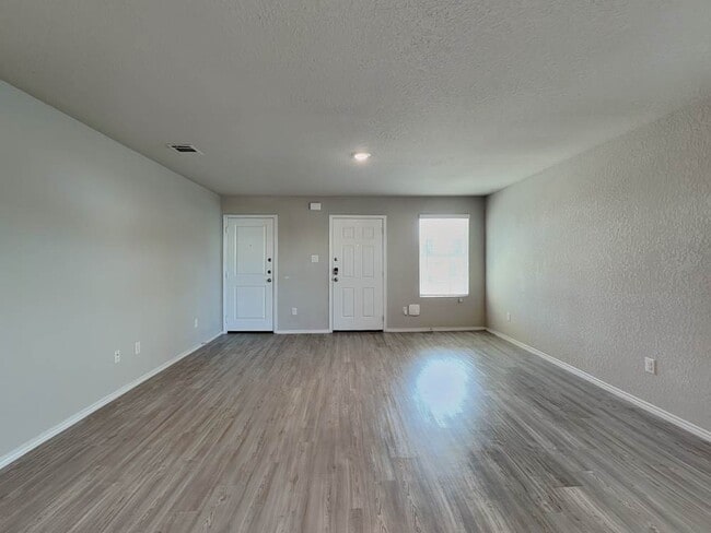 Photo - 10518 Varmus Dr