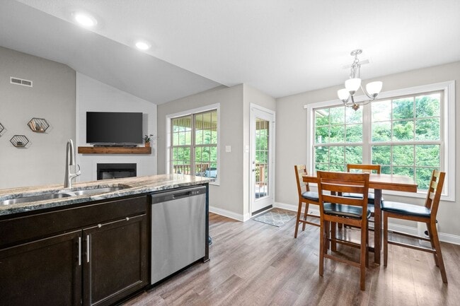 Photo - 3 Bed 2 Bath Home For Rent Near Downtown Clarksville!