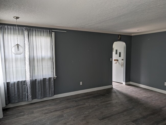 Photo - 45723 Lewis Ave