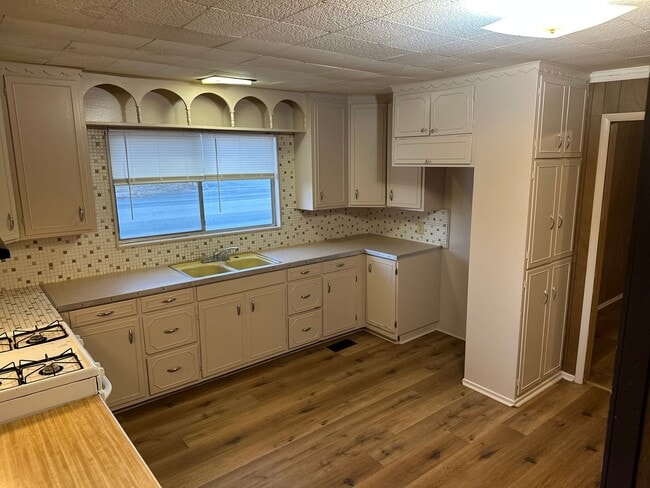 Photo - Available Now! 3-Bed, 1-Bath Home w/ Garage - Central Springdale, right next to Springdale High S...