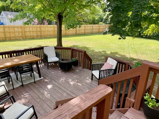Large deck off the kitchen that leads to large fenced in yard - 2591 Buffalo Rd Unidad 1