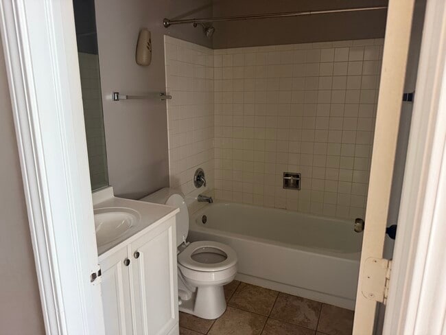 Photo - 206 Dublin Ln Unit V2