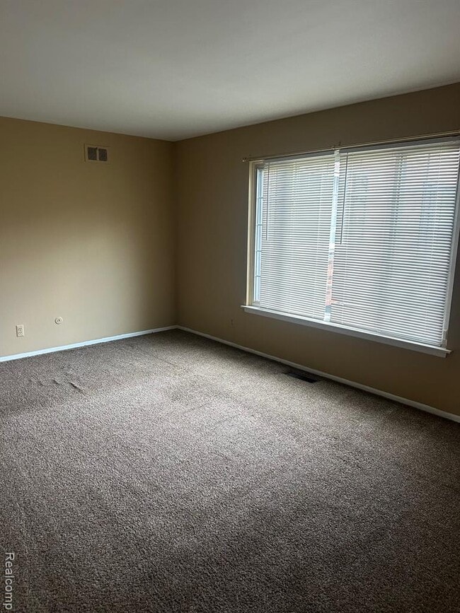 Photo - 25332 Shiawassee Cir Unit 105