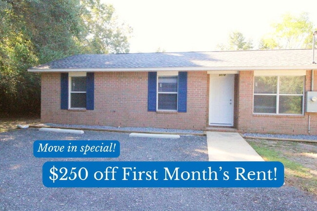 Building Photo - Updated 3/2 Brick Duplex in Northwest Pens... Rental