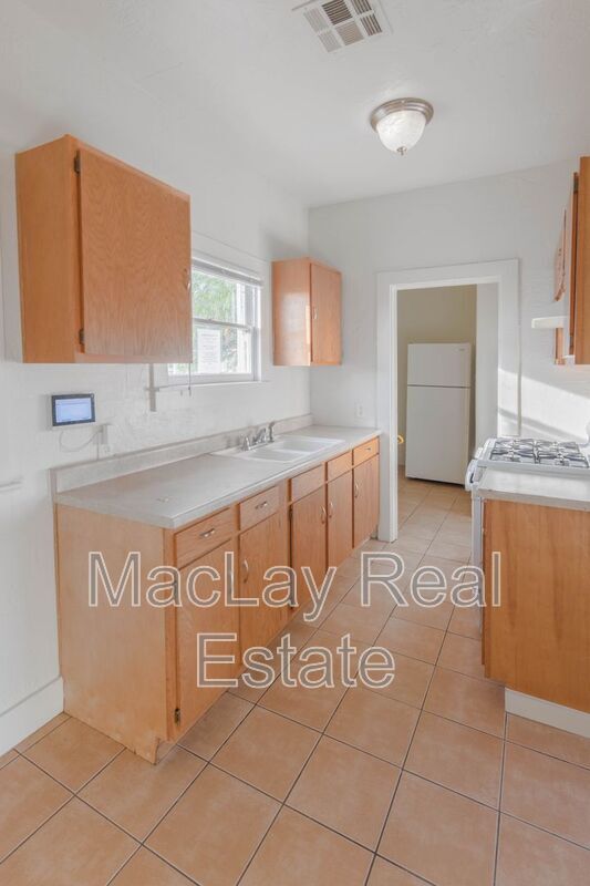 Photo - 2032 W Adams St