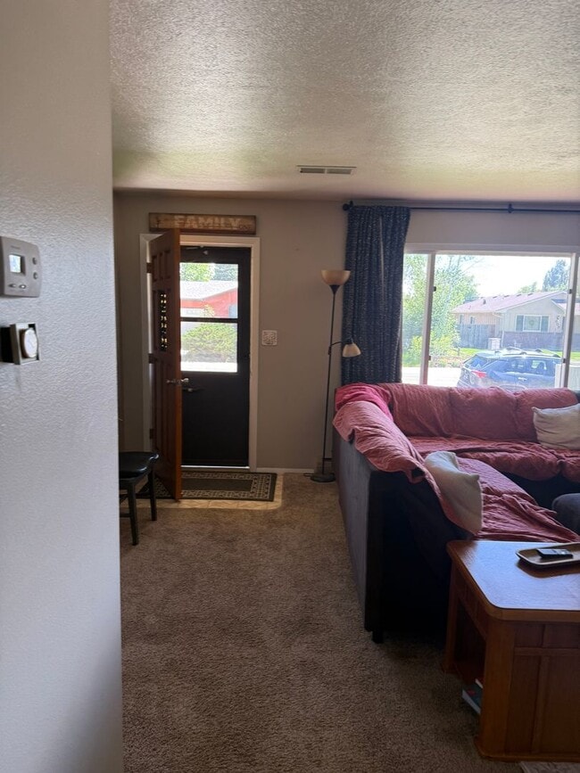 Photo - 3-bedroom, 2-bathroom home in the heart of Windsor with Detached Workshop!