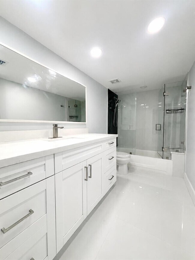 Photo - 4725 SW 62nd Ave Unidad 103