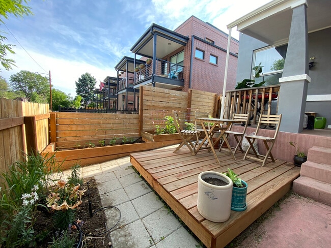 Jardineras y patios delanteros - 1404 Knox Ct