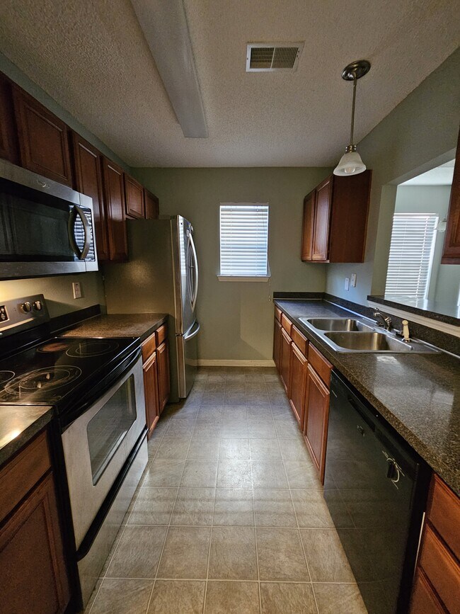 Photo - 876 Sandmyrtle Cir