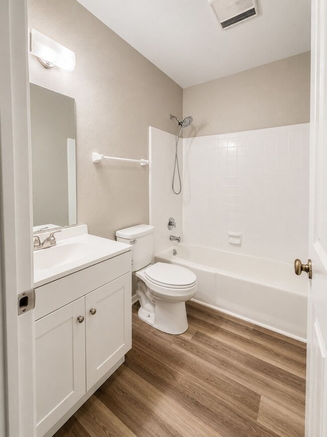 Photo - 205 E Marshall St