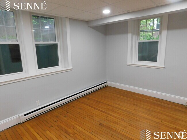 Building Photo - 10 Avon St Unit B1 Rental