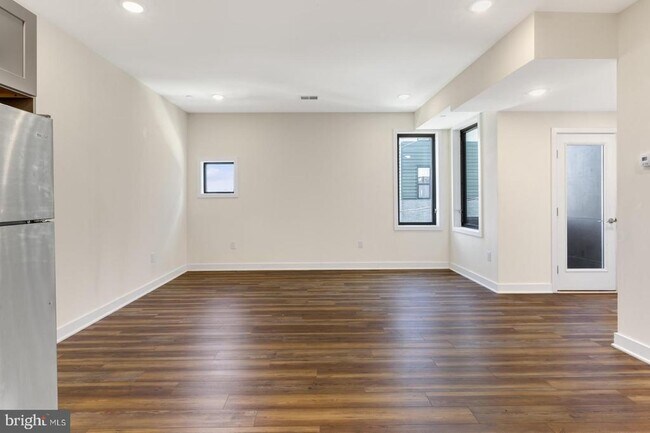 Photo - 2411 Kensington Ave Unit 309