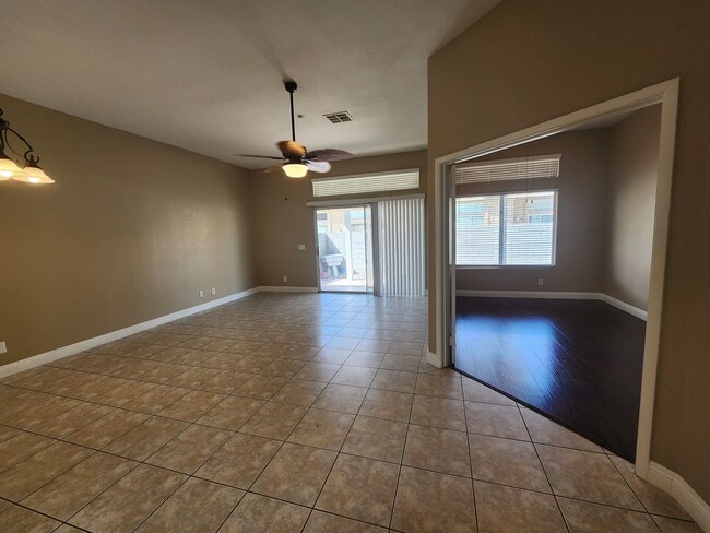 Photo - A Fabulous 3 Bedroom Townhome In North Las...
