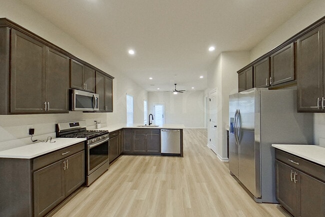 Photo - 14010 Rosewell St