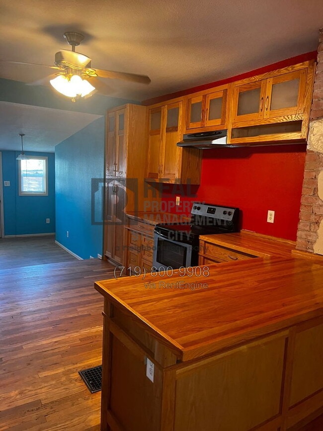 Photo - 1520 E 8th St