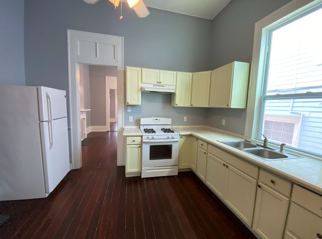 Kitchen - 2729 Onzaga St Unit 2729
