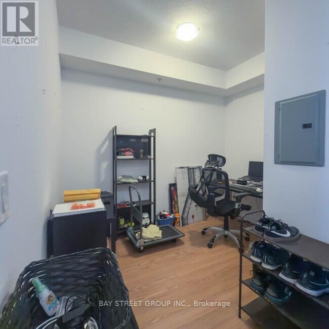 Photo - 5010 Corporate Dr Unité 330