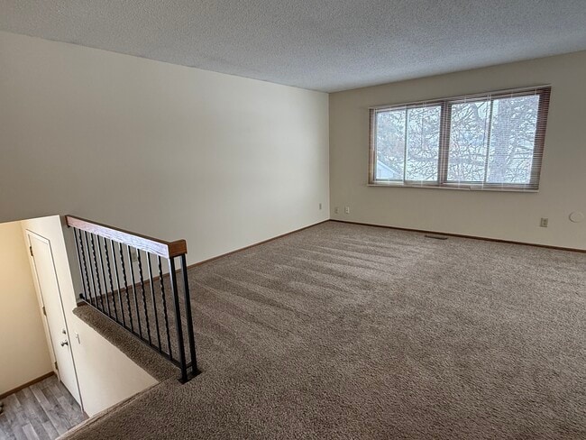 Photo - 2528 Birchview Ln