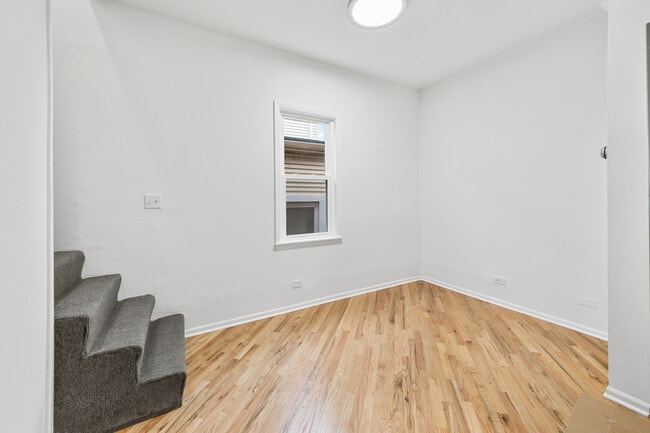 Photo - 3037 N Southport Ave Unit 2R