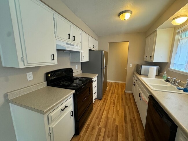 Photo - Myrtle Creek 3 bedroom home with 1 car garage