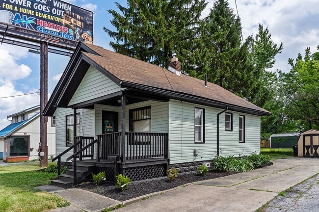 2232 Youngstown Rd SE
