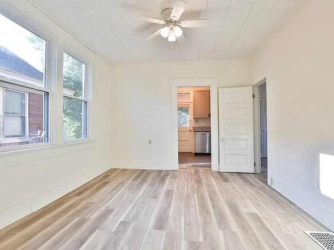 Photo - 2911 Robertson Ave