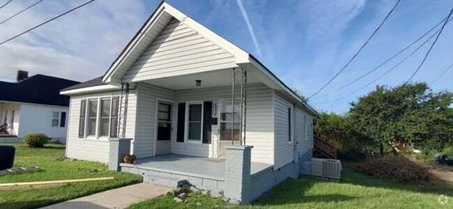 Building Photo - Must see this adorable 2 bed 1 bath bungal... Rental