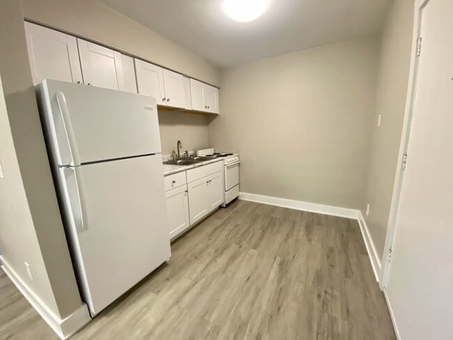Highland Park Apartments | Deluxe 2 Bedroom - Highland Park Apartments | Deluxe 2 Bedroom Unit 1241 Hoffman Avenue-1