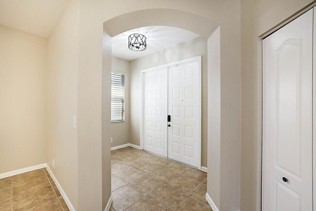 Photo - 122 Kensington Way