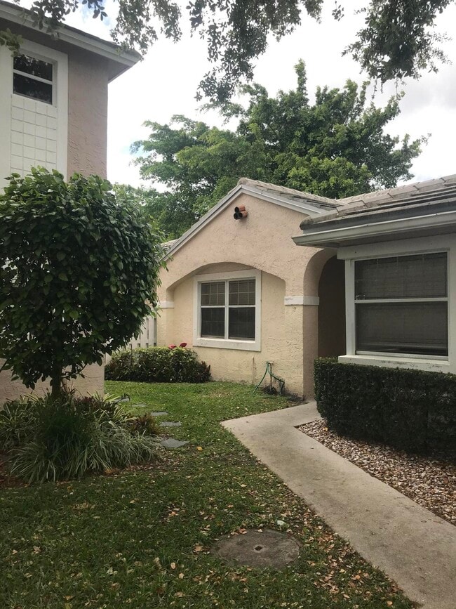 845 NW 98th Ave