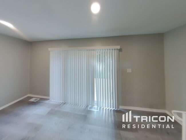 Photo - 721 Sequoia Dr