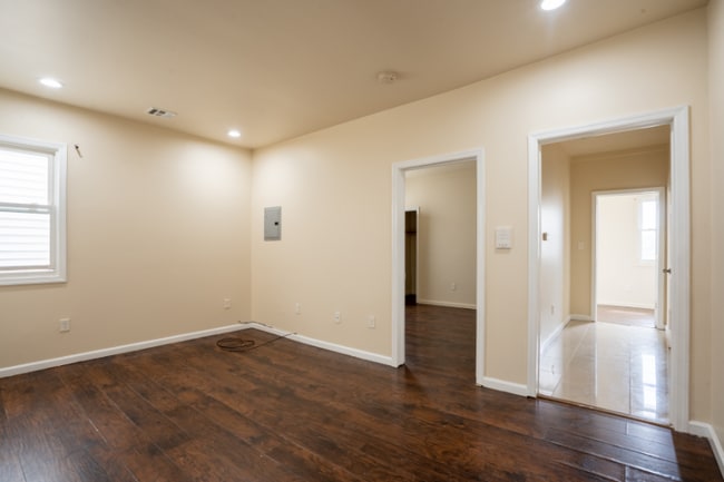 Photo - 467 Hawthorne Ave Unidad 2