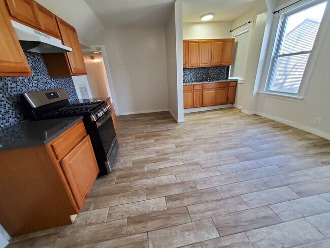 Photo - 282 Putnam St Unit 2L