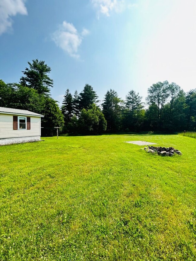 Photo - Country 3 Bed / 2 Bath Home for RENT