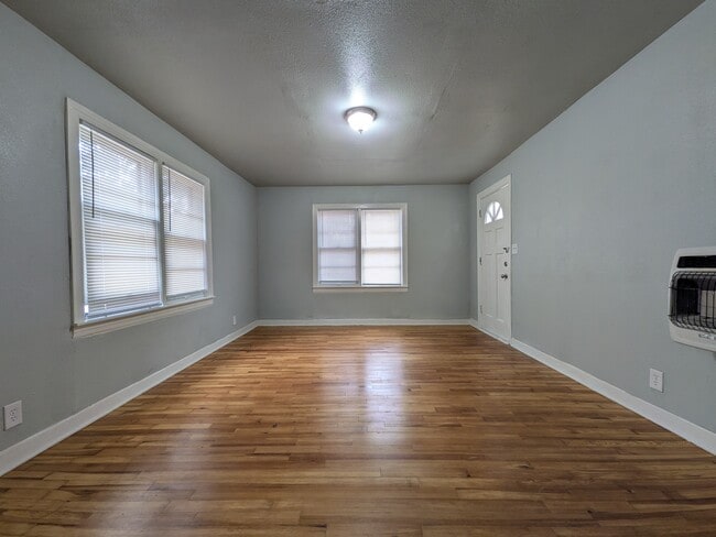 Photo - 331 G St NE