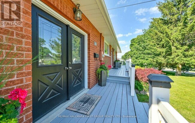 Photo - 311 Frederick St